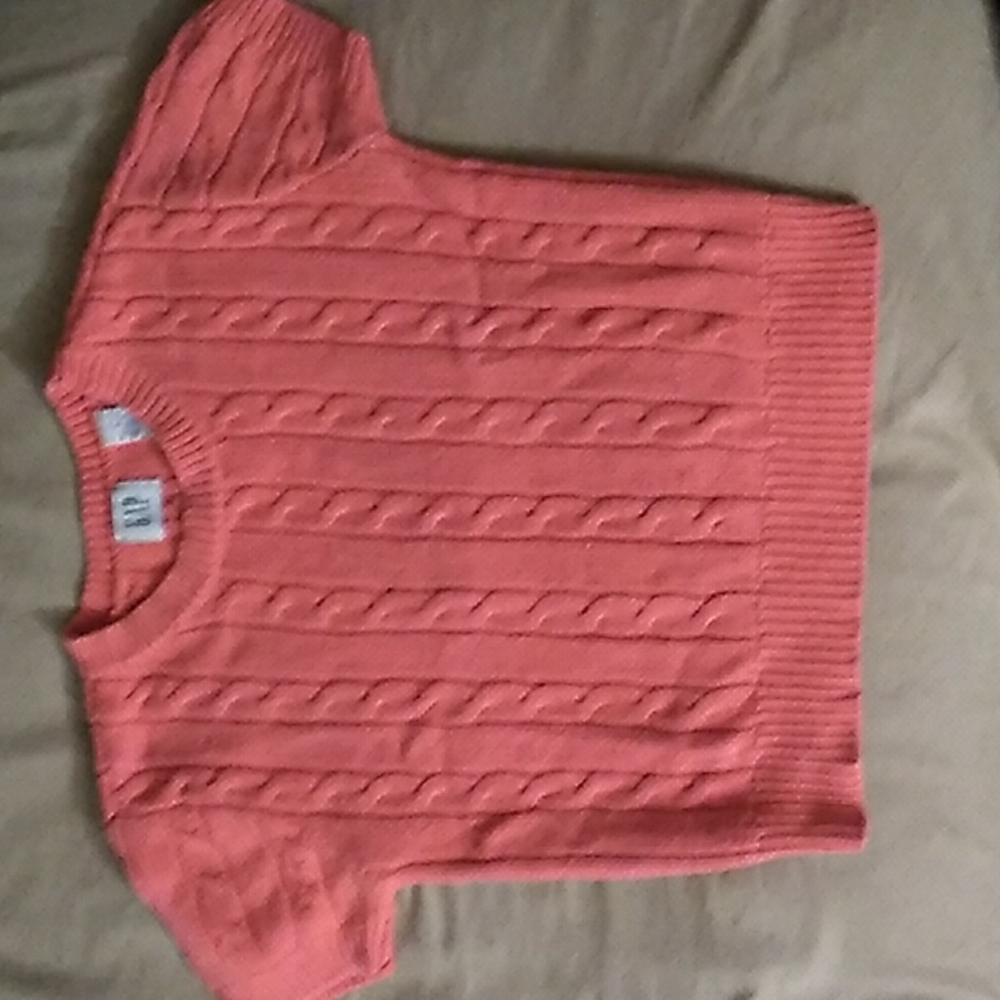 Short sleeved knit sweater